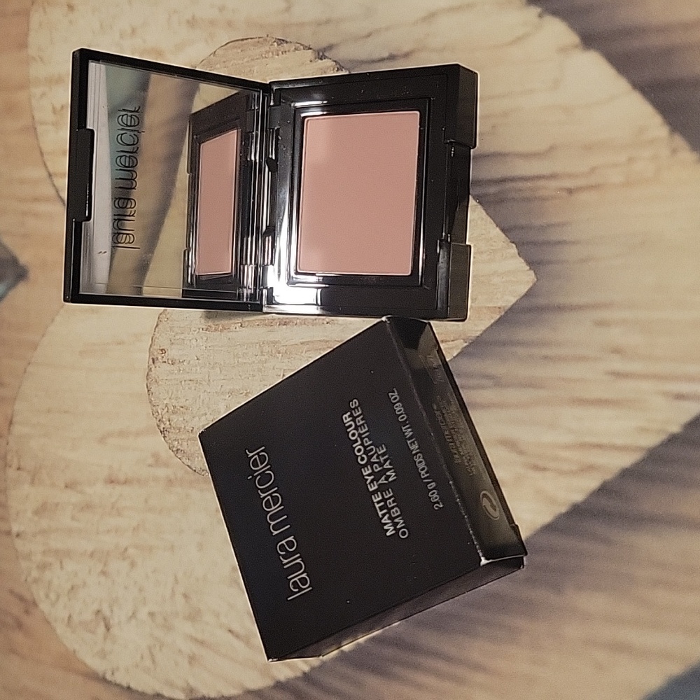 Laura Mercier matte eye colour